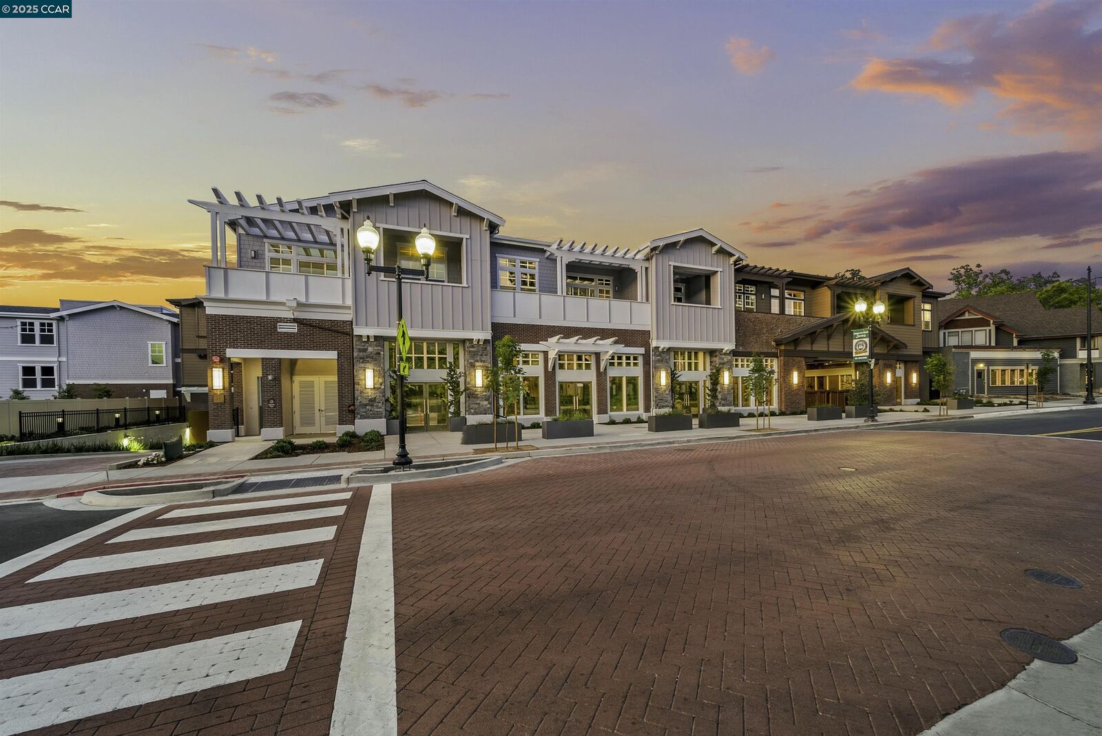 Property Photo:  600 Hartz Ave 201  CA 94526