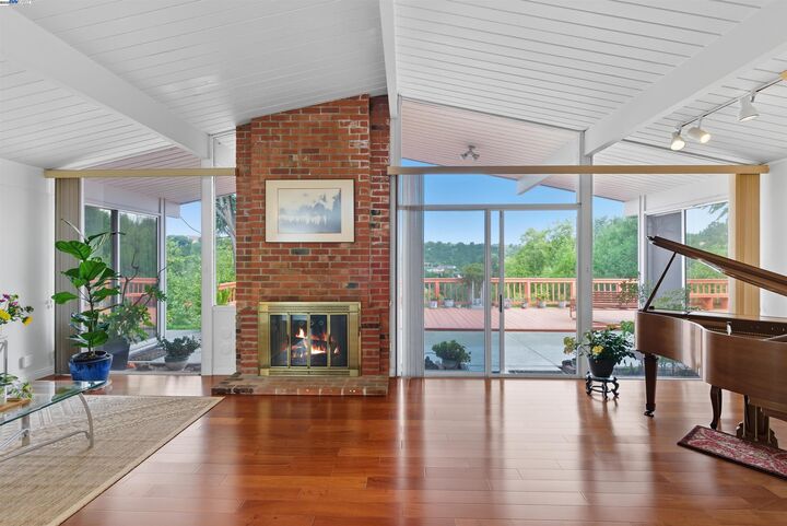 Property Photo:  5605 Greenridge Rd  CA 94552 