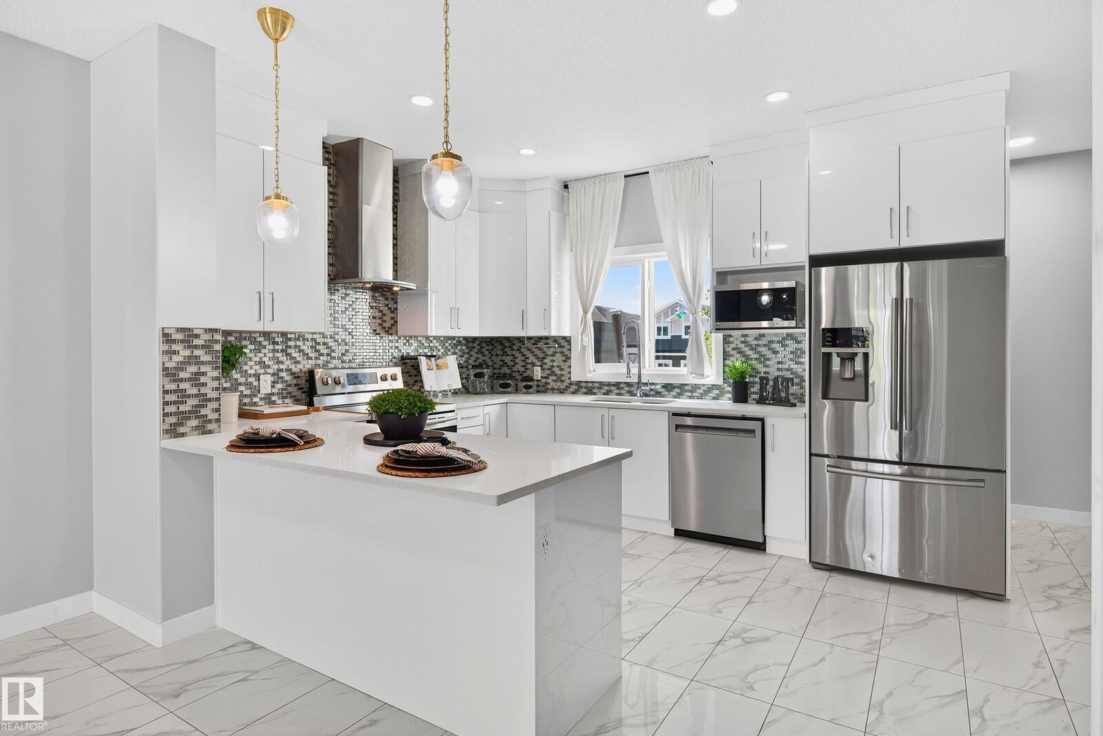 Property Photo:  4710 35 Street  AB T4X 2Y4 