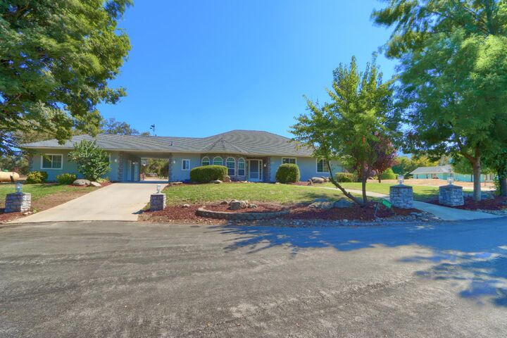 Property Photo:  41345 Singing Hills Circle  CA 93601 