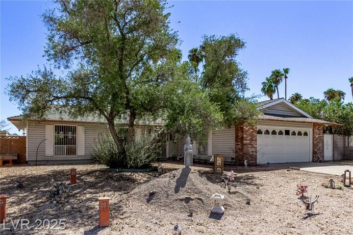 Property Photo: 3919 Brighthill Avenue NV 89121