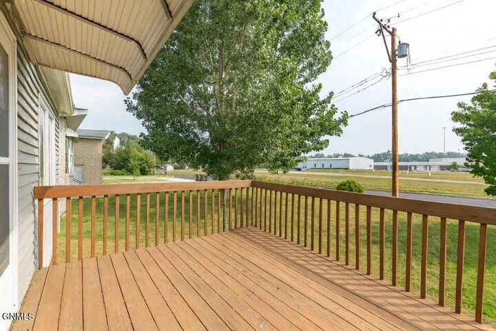 Property Photo:  105 Shady Lane NE  ND 58554