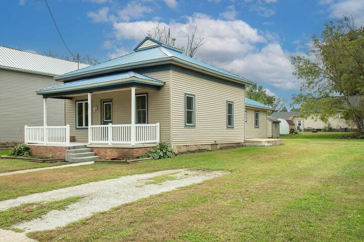 Property Photo:  417 Madison Street  IA 50658 
