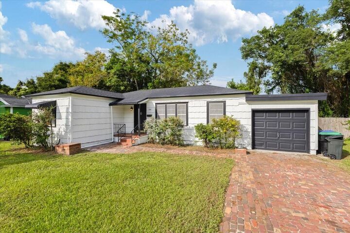 Property Photo: 1635 Crestwood Drive FL 32804