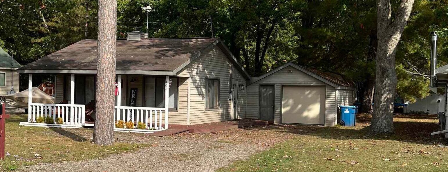 Property Photo:  106 Lakeview  MI 48629 