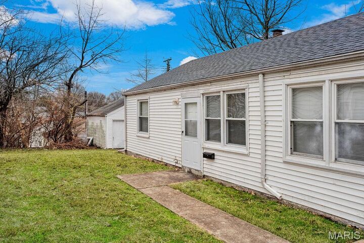 1217 San Jacinto Court  St Louis MO 63139 photo