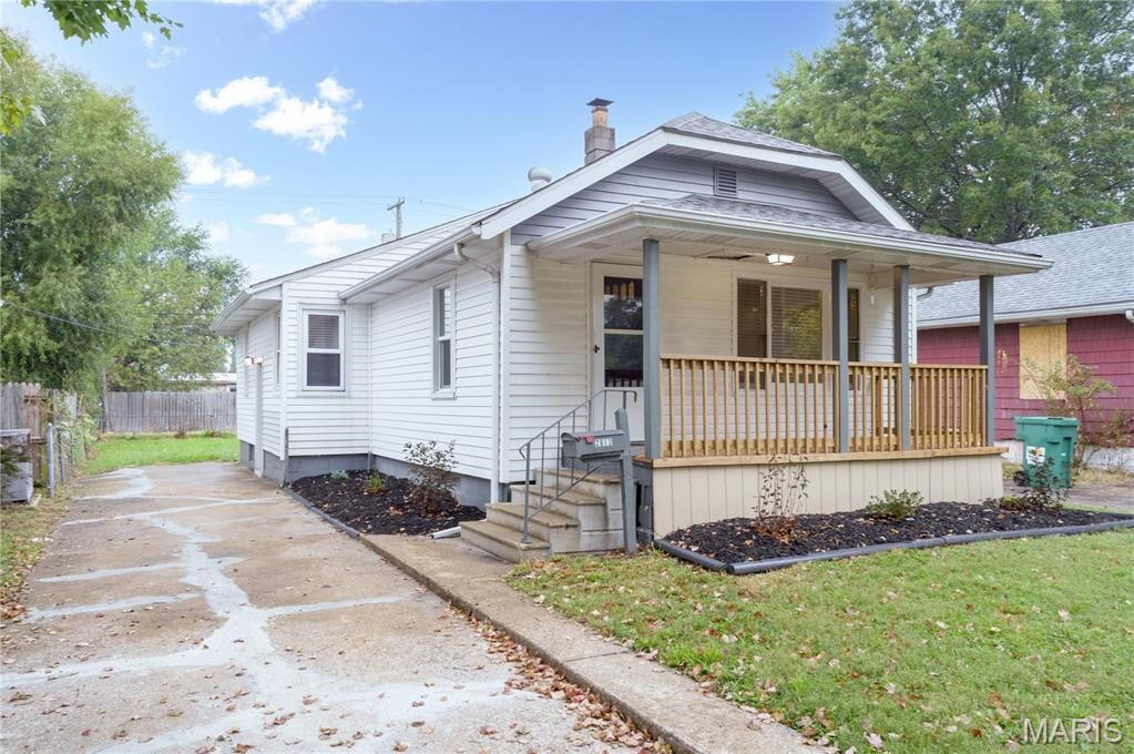 Property Photo:  2813 Myrtle Avenue  IL 62040 