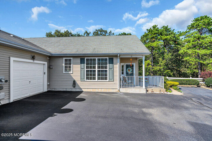 Property Photo:  23 Walkabout Court  NJ 08759 