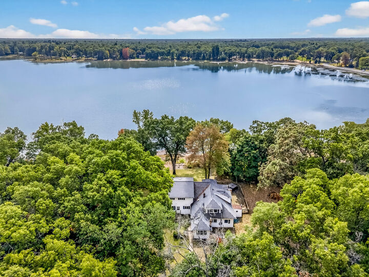 Property Photo:  183 Lake Court Road  MI 49457 