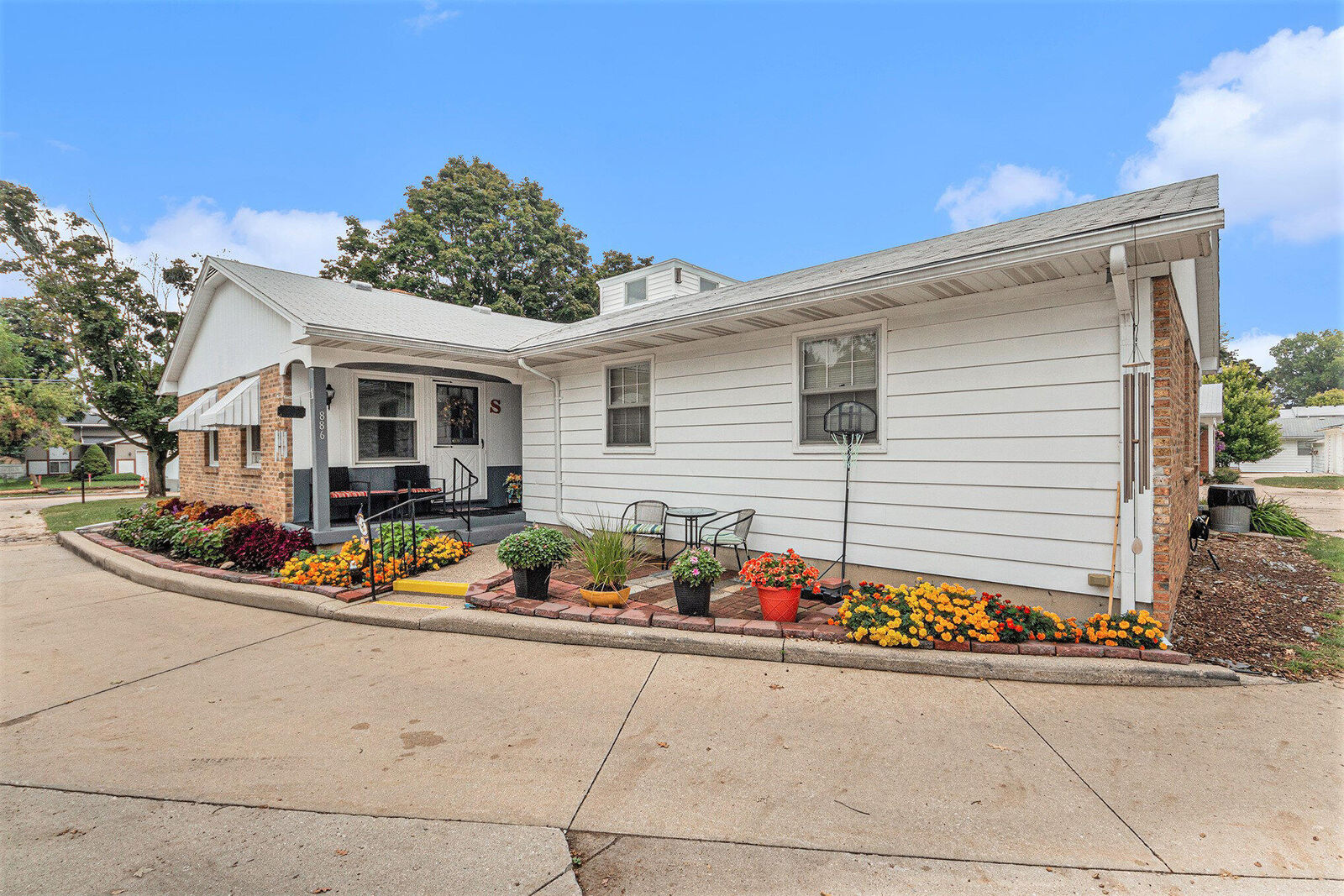 Property Photo: 886 Belfield Street SW MI 49509
