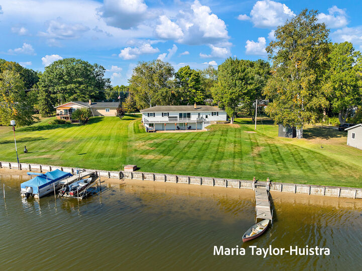 16040 Robrick Avenue  Grand Haven MI 49417 photo