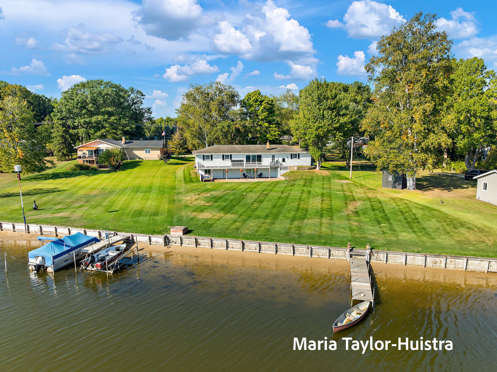 Property Photo:  16040 Robrick Avenue  MI 49417 