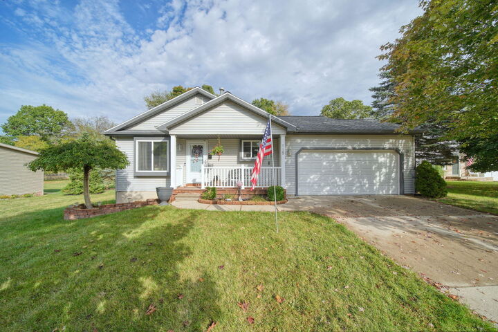 Property Photo:  115 Ridgeview Court  MI 49240 