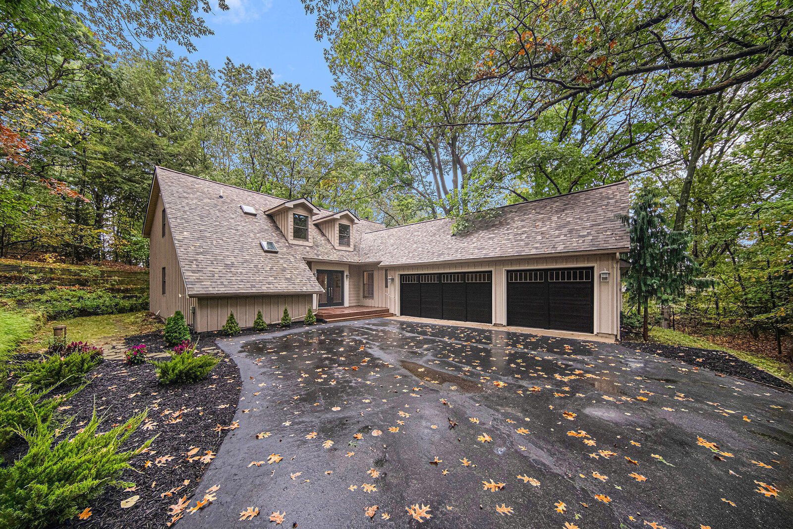 Property Photo:  685 Wald Strasse Street  MI 48158 