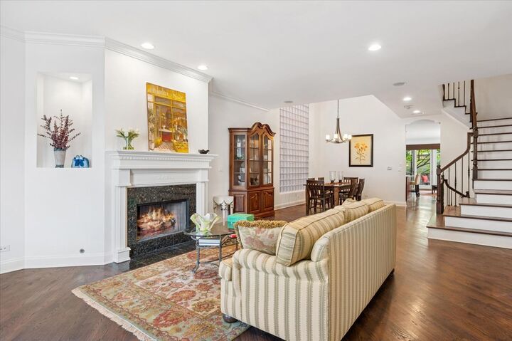 Property Photo:  2209 W Erie Street  IL 60612 
