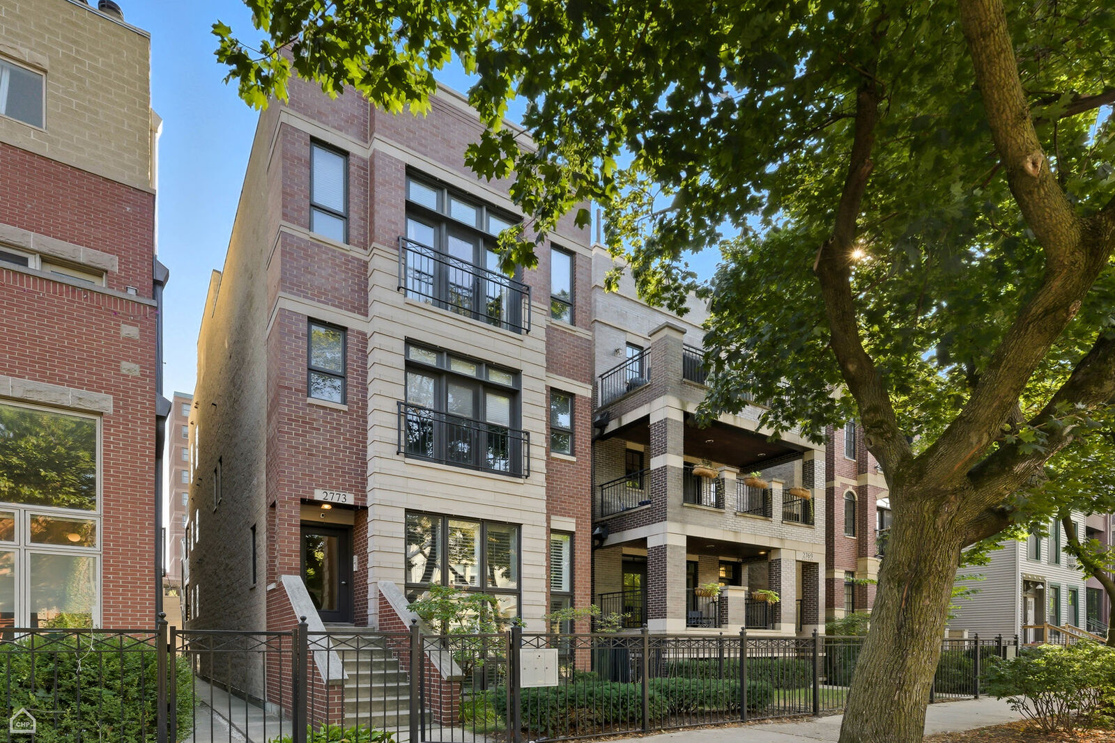 Property Photo: 2773 N Kenmore Avenue 1 IL 60614