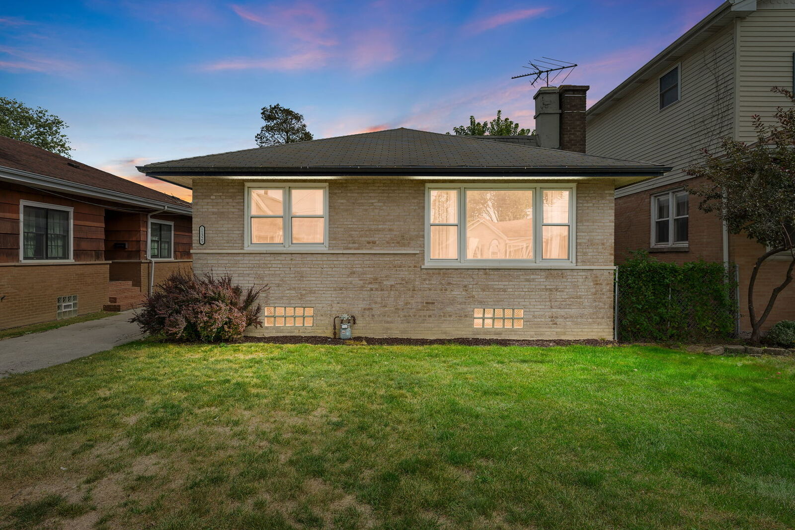 Property Photo:  11325 S Homan Avenue  IL 60655 