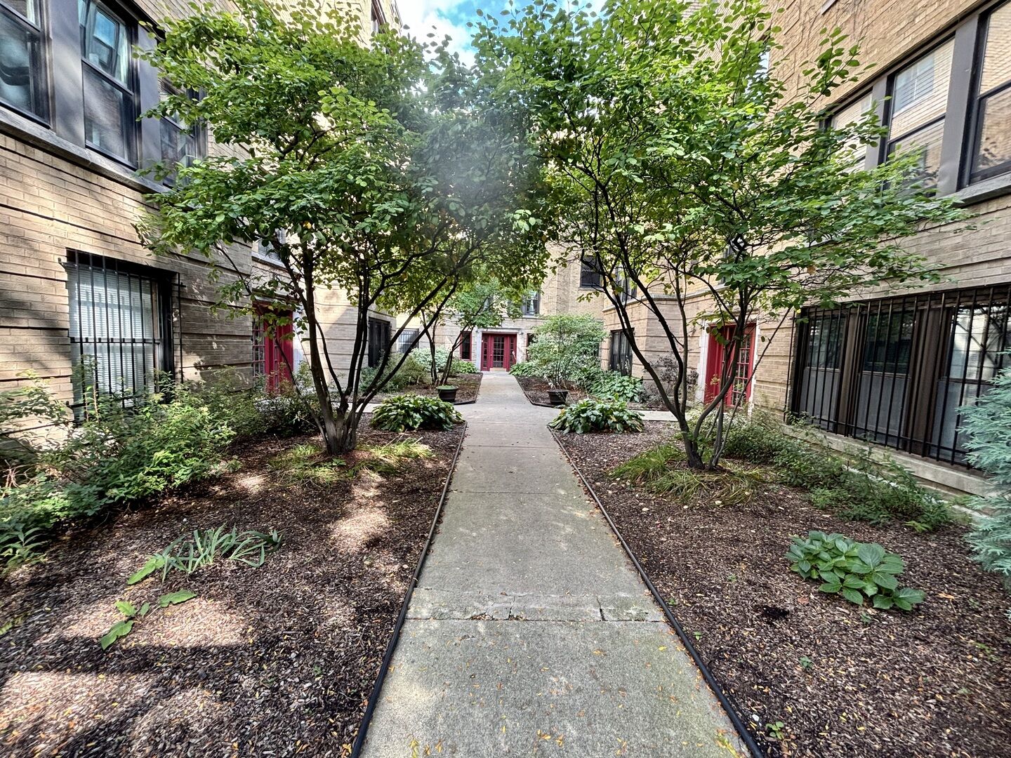 Property Photo:  4411 N Sacramento Avenue 1  IL 60625 