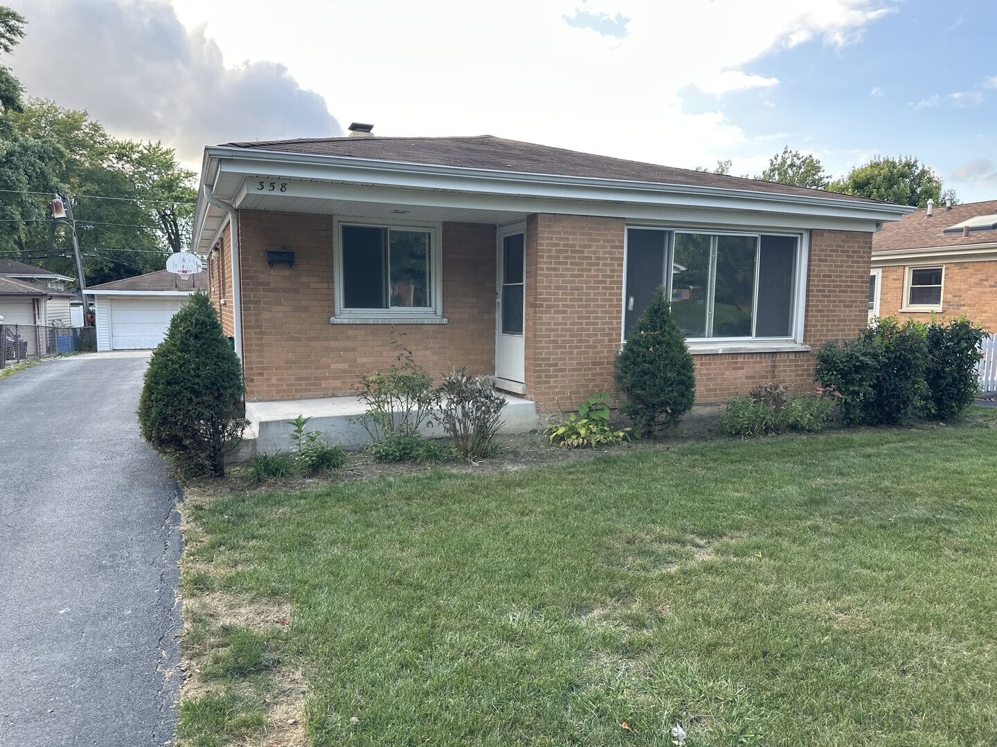 Property Photo:  358 N Craig Place  IL 60148 