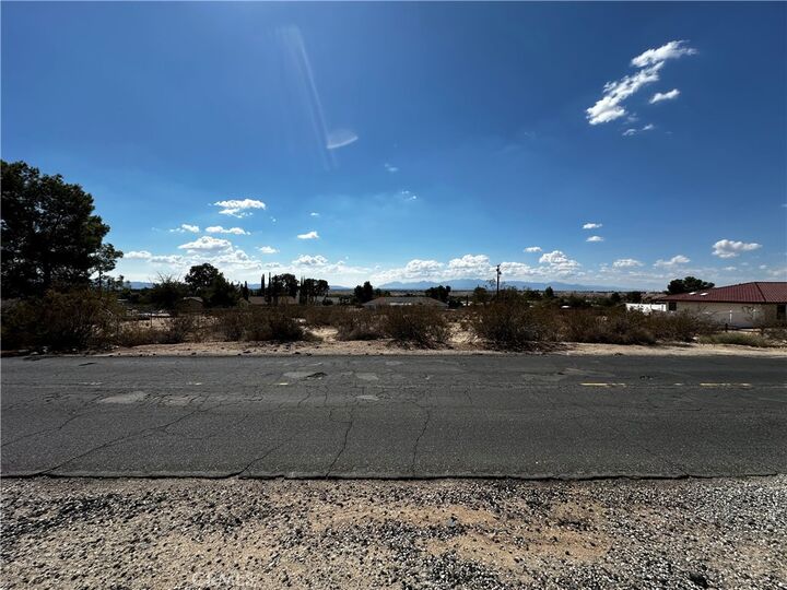 Property Photo:  15526 Kasota Rd  CA 92307 
