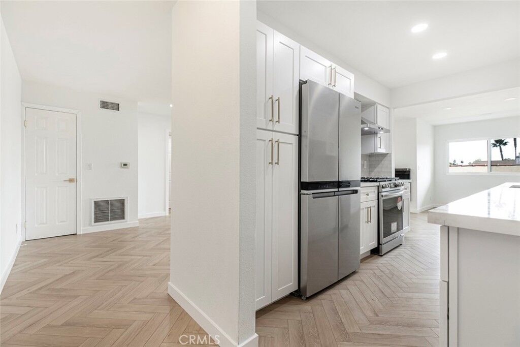 Property Photo:  570 W Stocker Street 201  CA 91202 