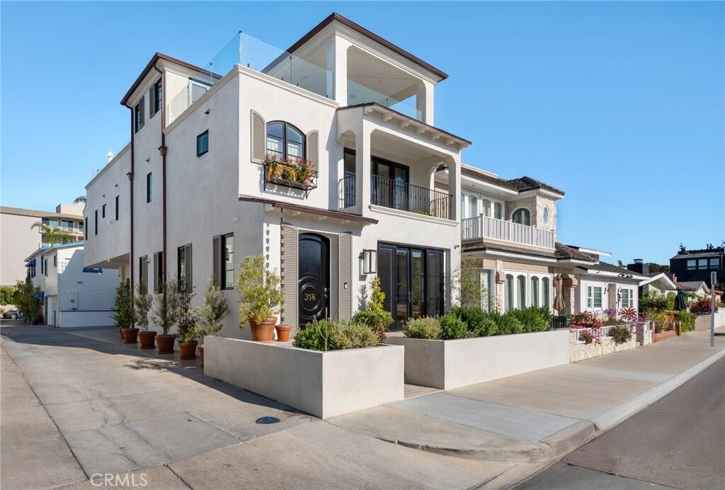 Property Photo:  318 Coronado Street  CA 92661 