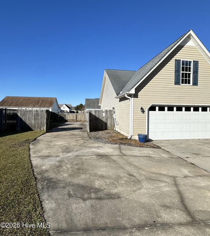 Property Photo:  1513 Mesquite Court  NC 28532 