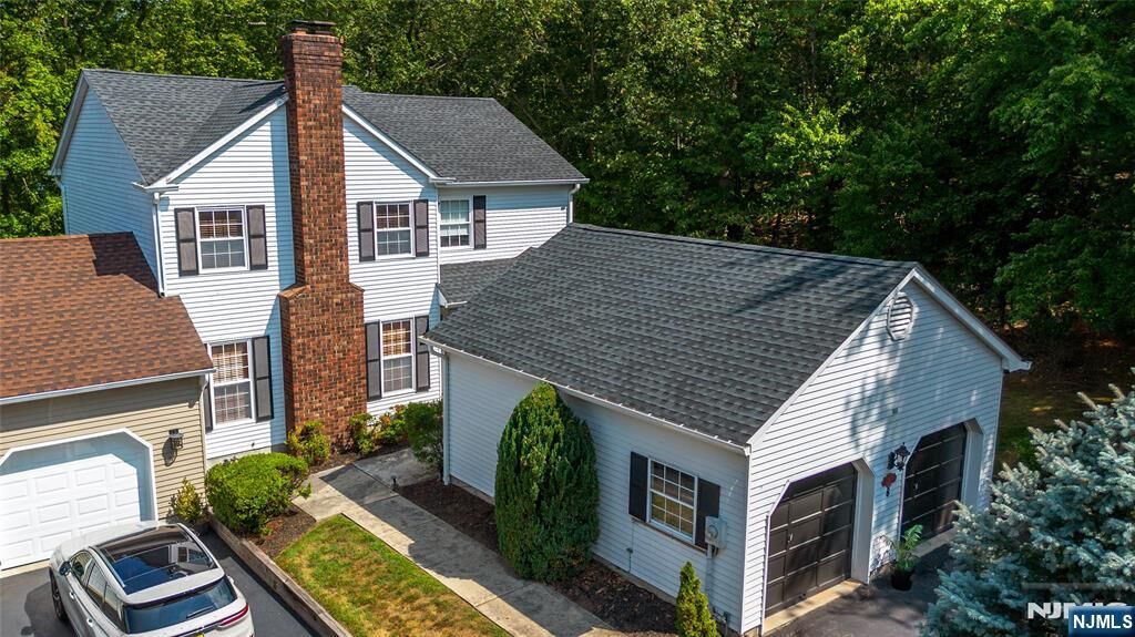 Property Photo:  8 Tomahawk Drive  NJ 07470 