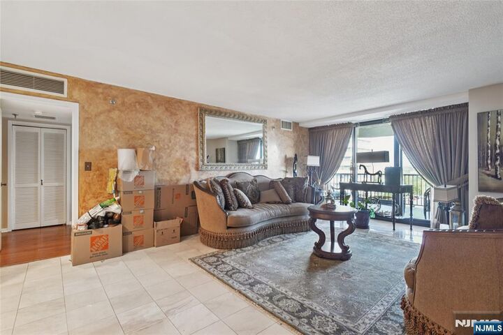 Property Photo:  245 Prospect Avenue 5B  NJ 07601 