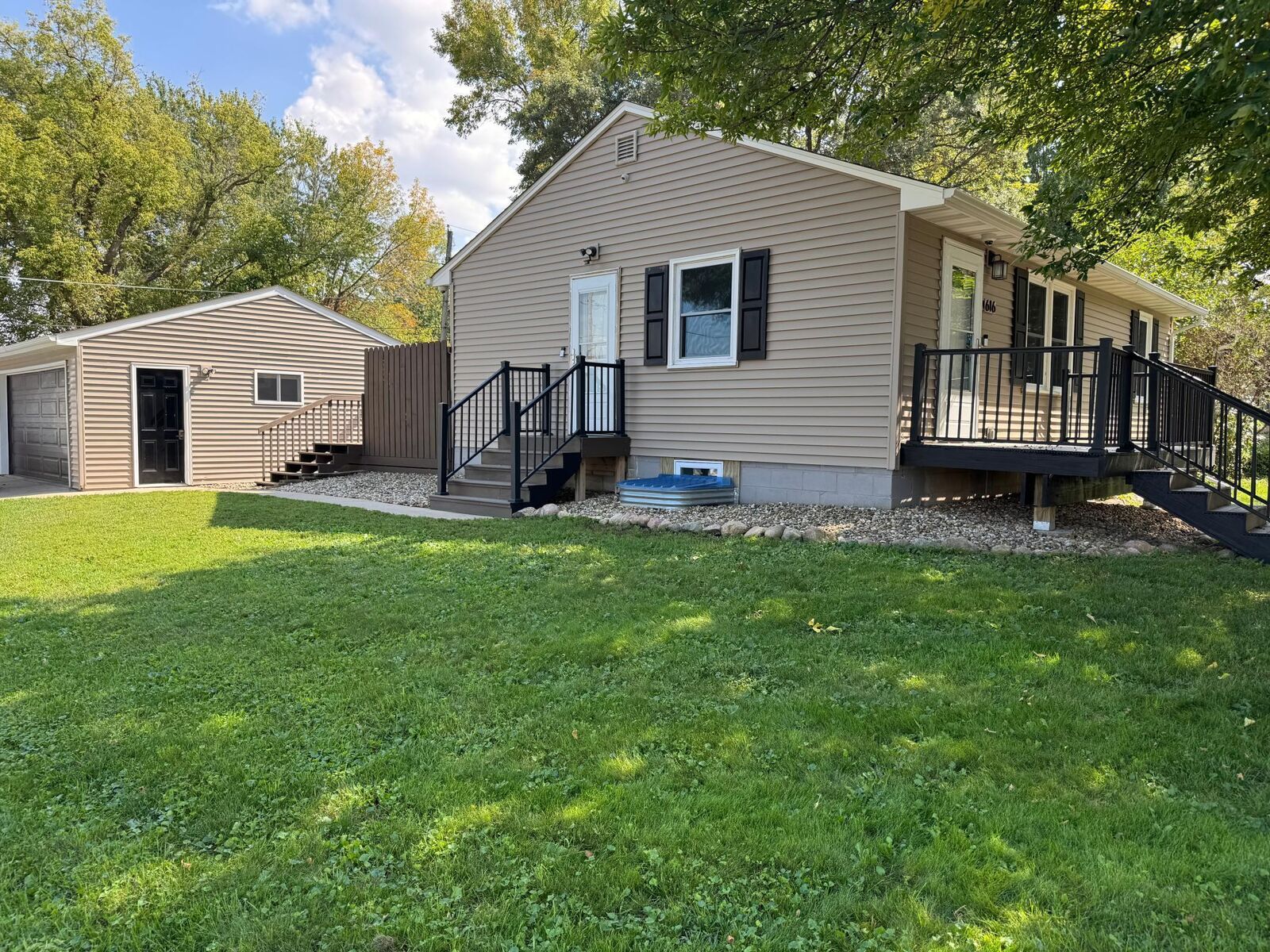 Property Photo:  616 Cherry Avenue  MN 56007 