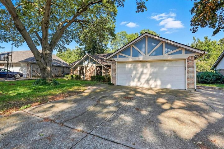 Property Photo: 3422 Dovecreek Drive TX 76016