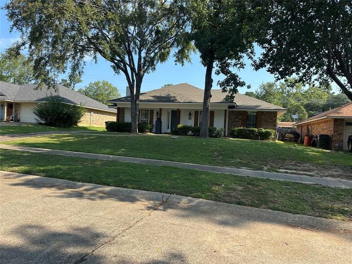 Property Photo: 9319 Lytham Drive LA 71129