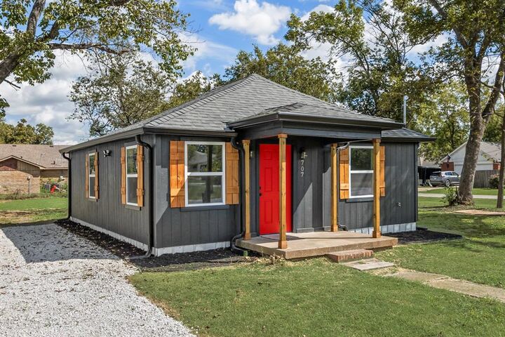 Property Photo: 707 S Catherine Street TX 75160