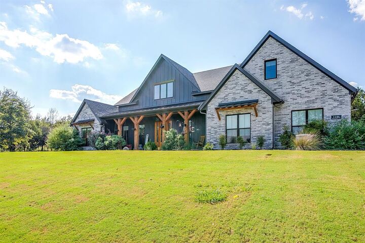 Property Photo: 1146 Eagles Bluff Drive TX 76087