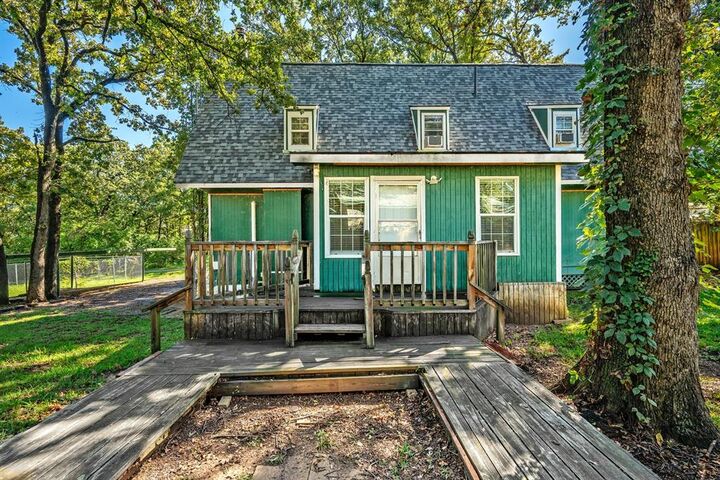 Property Photo:  241 Robin Hood Road  TX 76245 