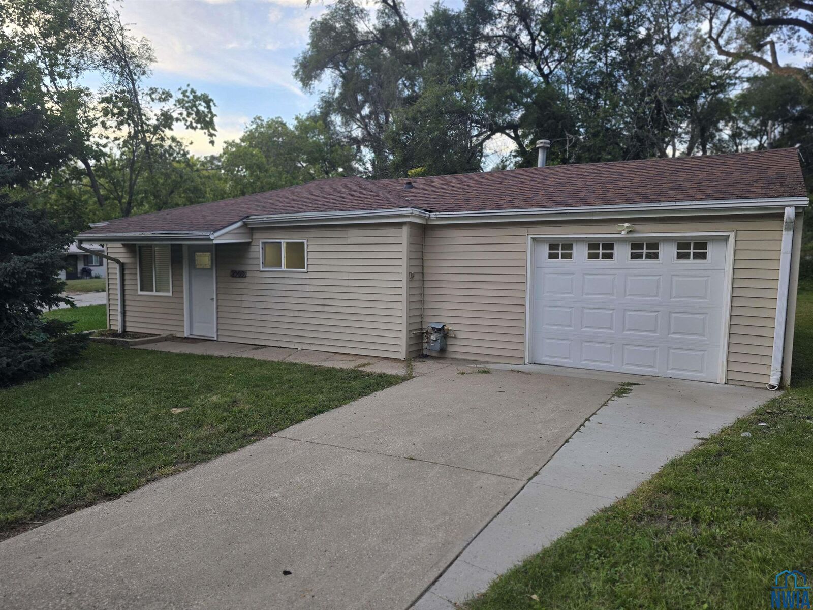 Property Photo: 2909 9th St IA 51105