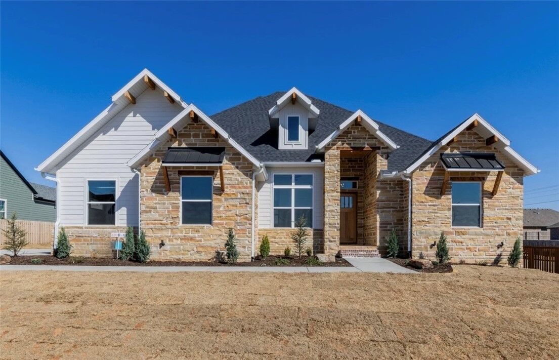 Property Photo:  800 Greenhorn Street  AR 72712 