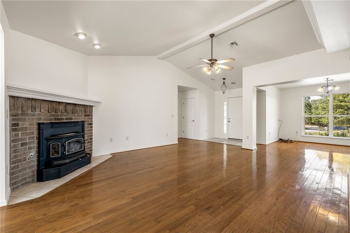 Property Photo:  6 Laxton Lane  AR 72714 