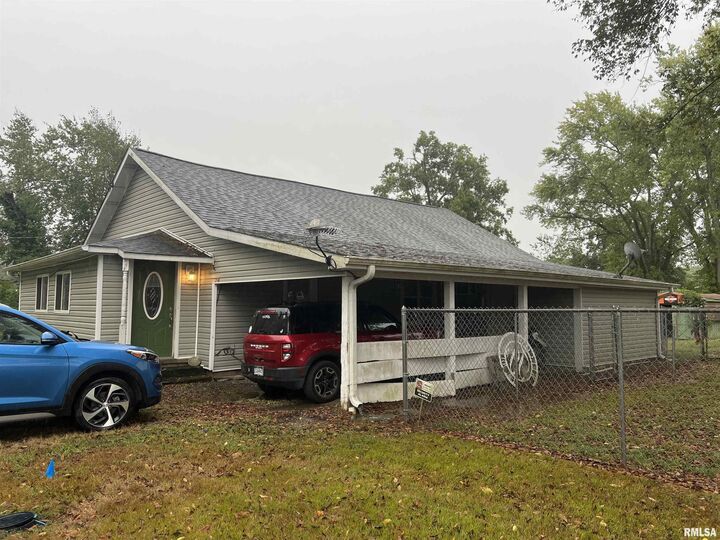 Property Photo:  203 W Scranton Avenue  IL 62974