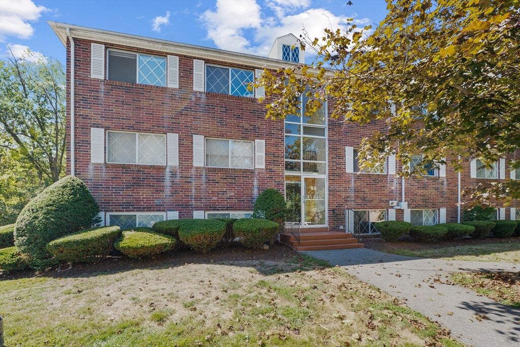 Property Photo:  40 Fernview Ave 11  MA 01845 
