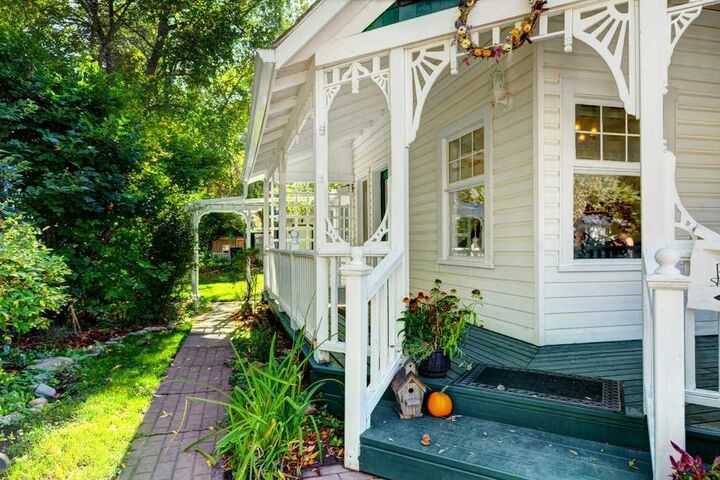 Property Photo: 131 2 Avenue SE AB T1V 1G7
