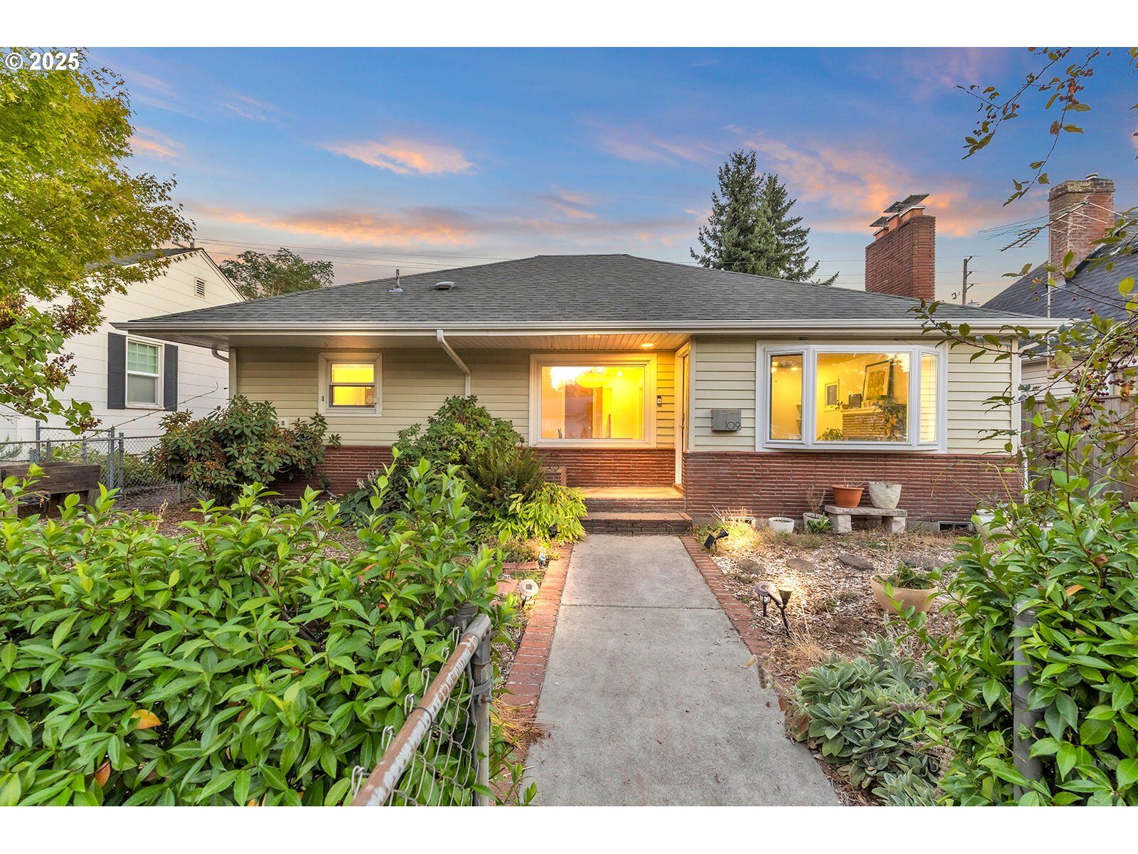 Property Photo:  109 NW 40th St  WA 98660 