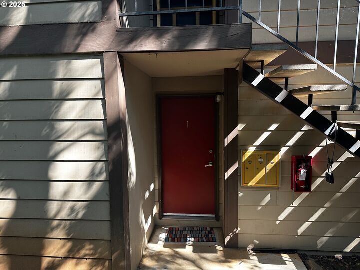 Property Photo:  405 Madrona Ave  OR 97302 