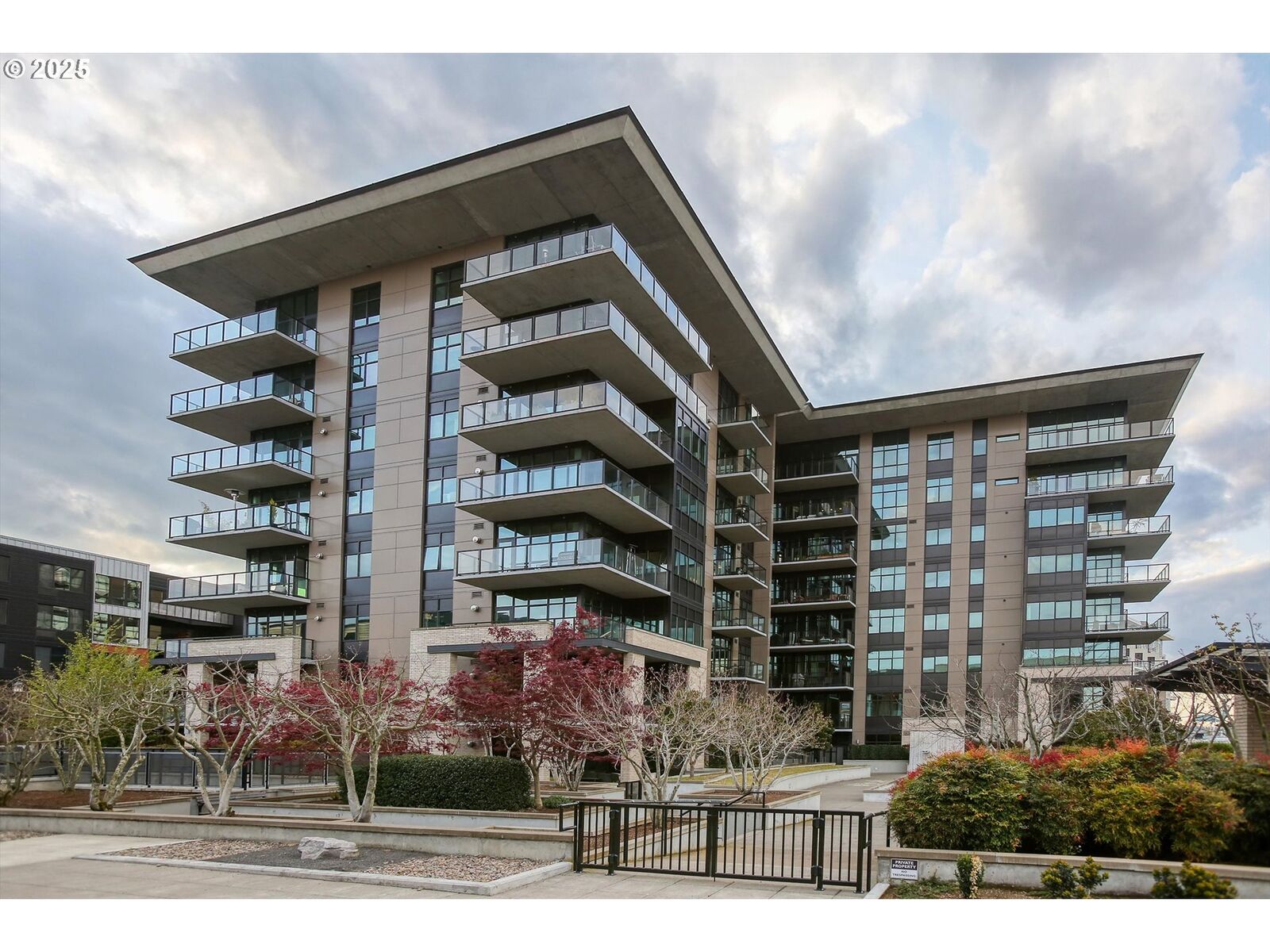 Property Photo:  1830 NW Riverscape St 405  OR 97209 