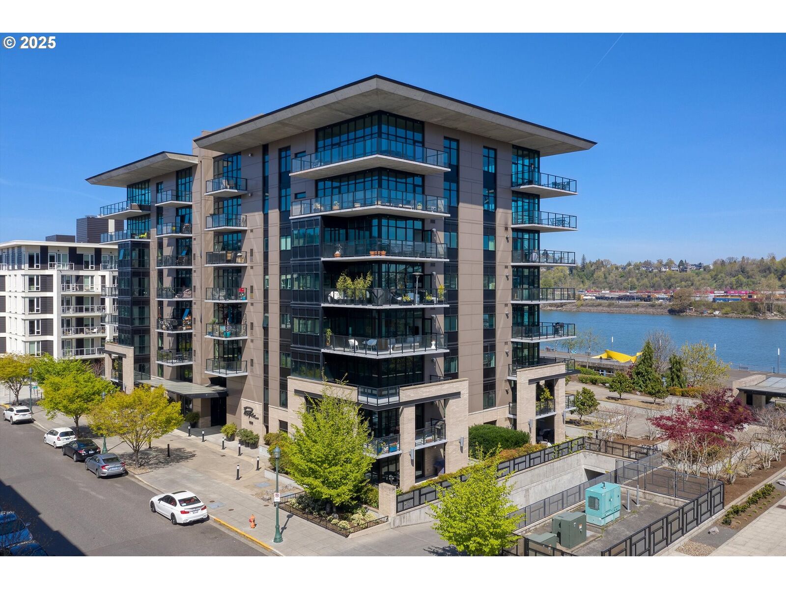 Property Photo:  1830 NW Riverscape St 405  OR 97209 