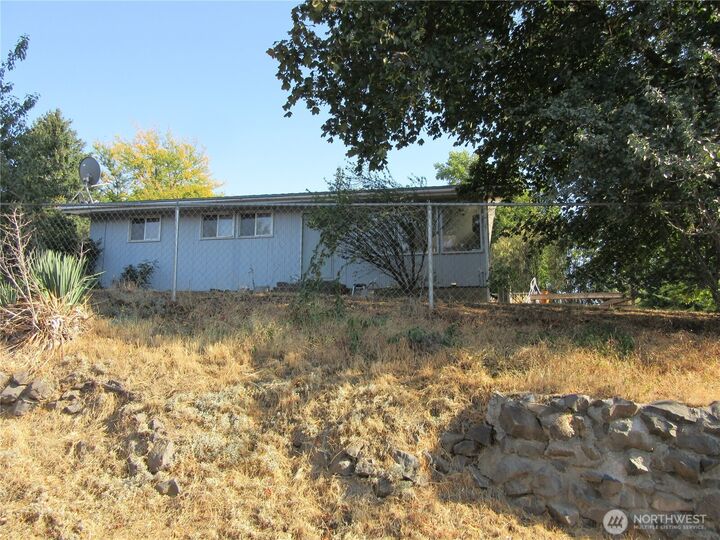 Property Photo:  804 E Clay Street  WA 99328 