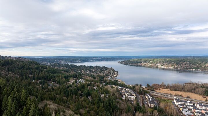 Property Photo: 190 Xx SE 66th Street WA 98027
