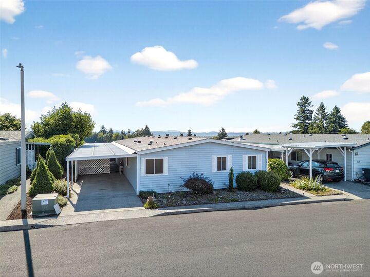 Property Photo: 17401 SE 39th Street 165 WA 98683