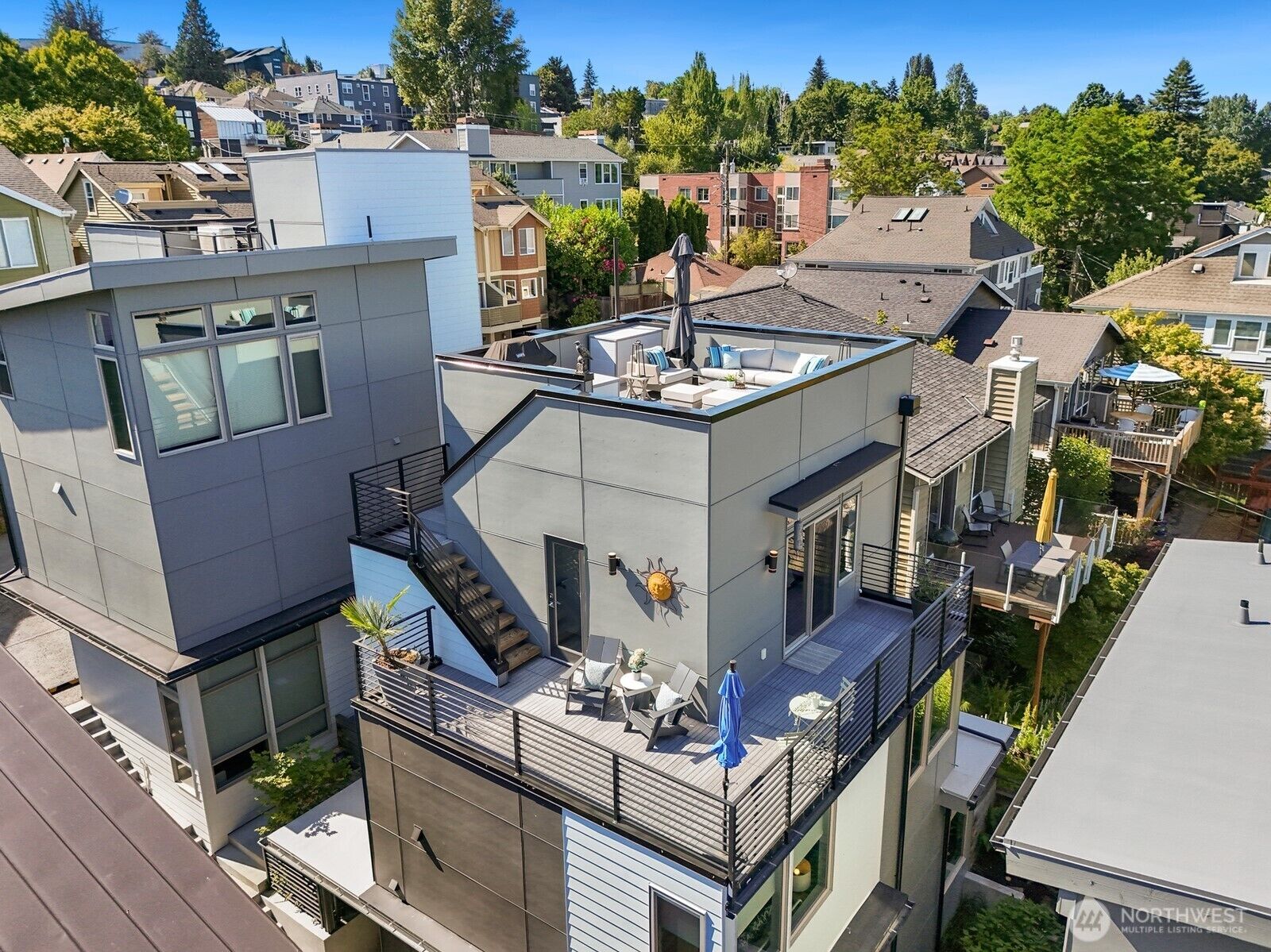 Property Photo:  1823  26th Avenue B  WA 98122 