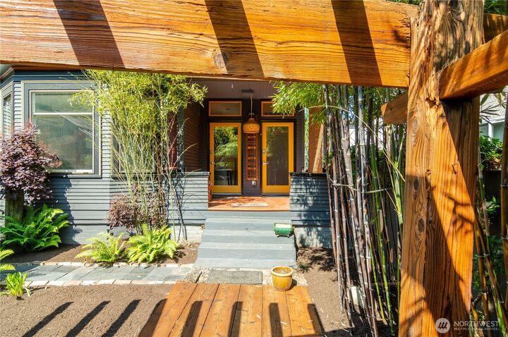 Property Photo:  1629  13th Avenue  WA 98122 